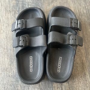 Cloud Sandals. Worn Once. Size 39-40. I am an 8 and wore them.